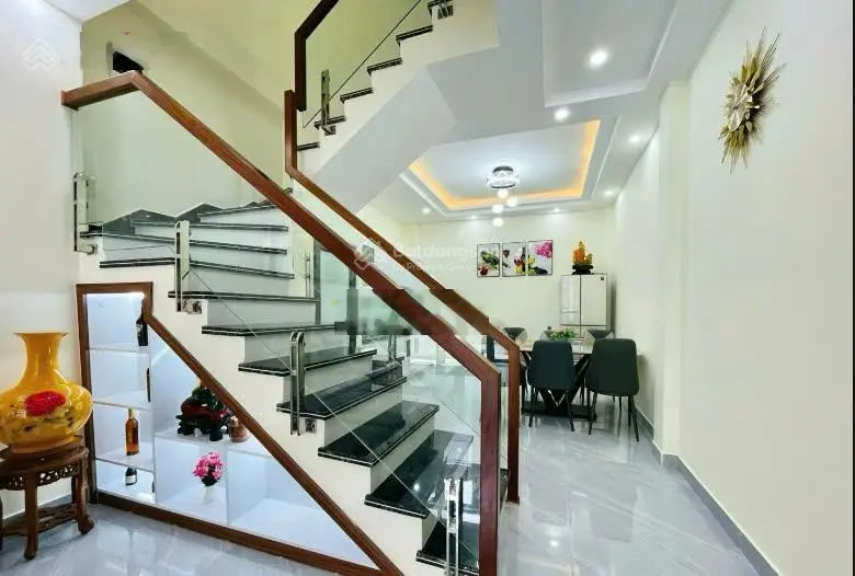Bán cực phẩm 4 tầng lô góc 3 mặt thoáng, ô tô đỗ 24/24 Quán Nam, Hải Phòng, giá CTT