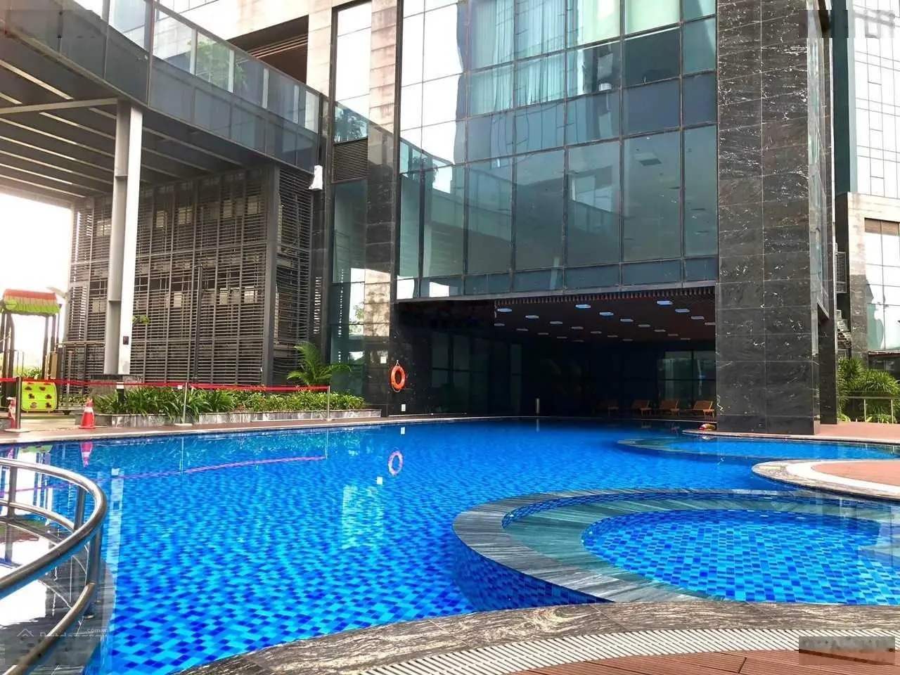 Cần bán Sunshine City, 98m2 sửa đẹp 2PN, 2WC, 2 logia, có sổ giá tốt 6.8 tỷ. LH 0966 286 ***