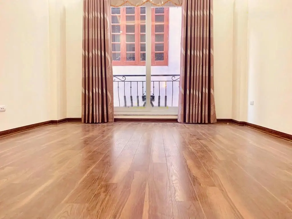 Bán nhà 206 Cổ Linh 40m2 x 4 tầng ô tô đỗ cửa Ngõ thông ra đường Bát Khối rất tiện lợi đi lại