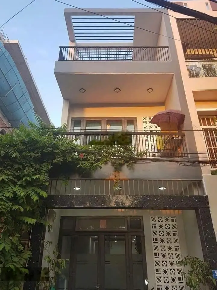 Bán nhà 3 tầng MT đường Phạm Quang Ảnh gần Võ Văn Kiệt, giá 7 tỷ có bớt. LH: 0942992361