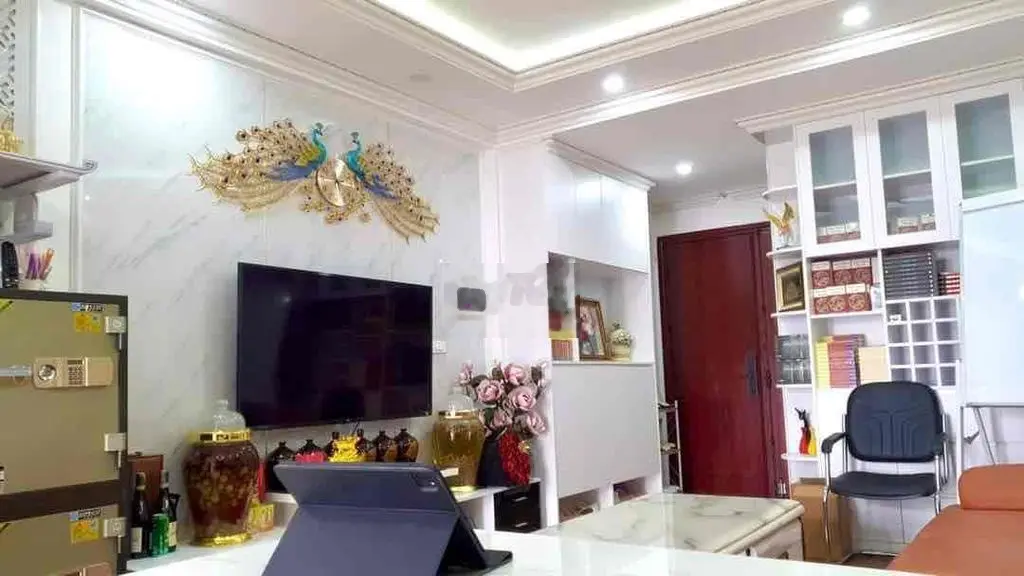 Bán gấp CC 2 PN Lucky Bắc Hà, nội thất 5 sao, 2 ban công 68m2 3.X tỷ