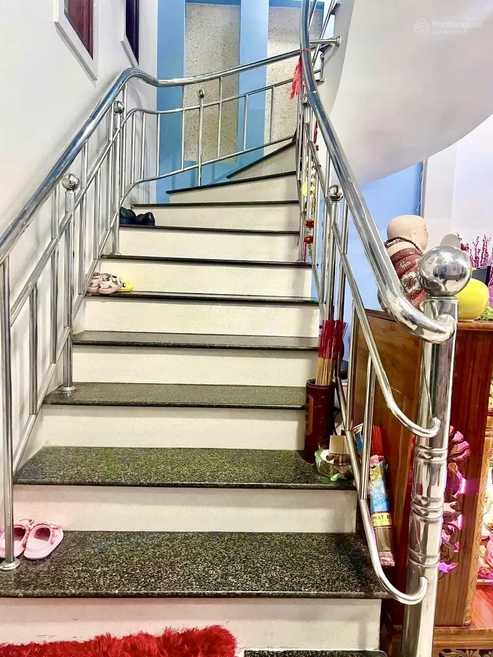 Cần bán nhà 2 lầu mặt tiền Võ Văn Kiệt đối diện công viên