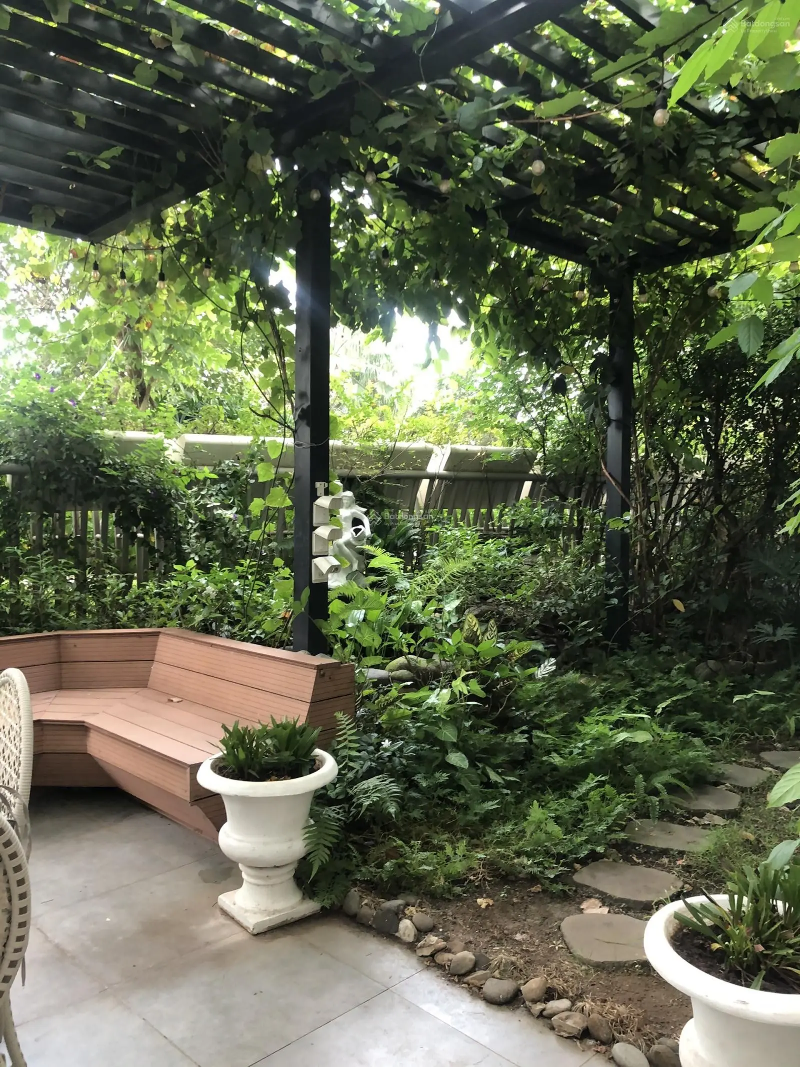 Garden Villa sân vườn - 3 phòng ngủ + 1 maid - DT 254m2 - giá 38 tỷ - full nội thất indochine