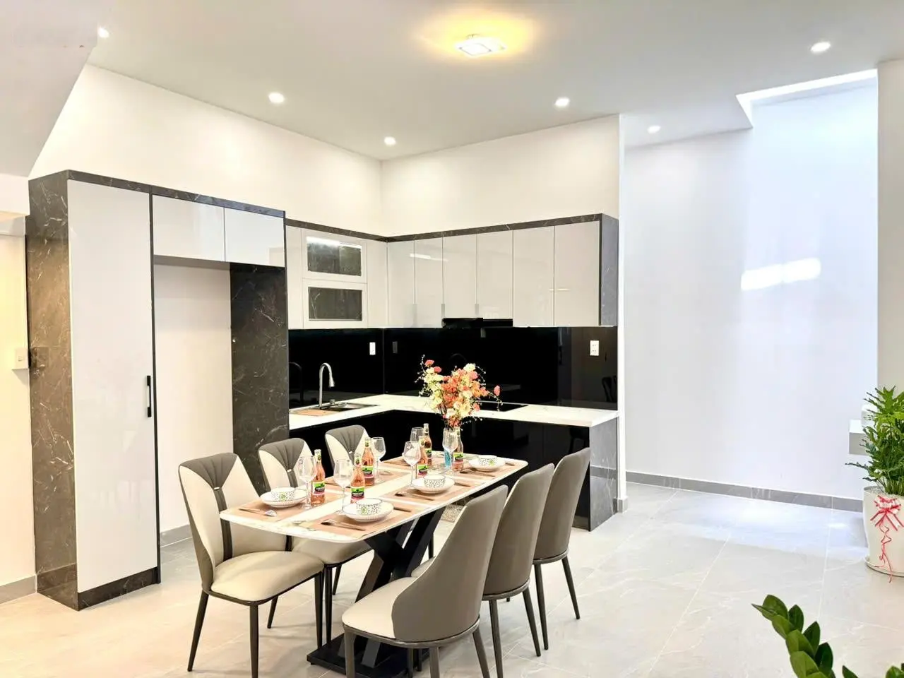 Bán nhà mới 1 trệt, 2 lầu, sân thượng, Hẻm Xe hơi, đường số 25, P.Bình Chánh, Thủ Đức. 6.72tỷ