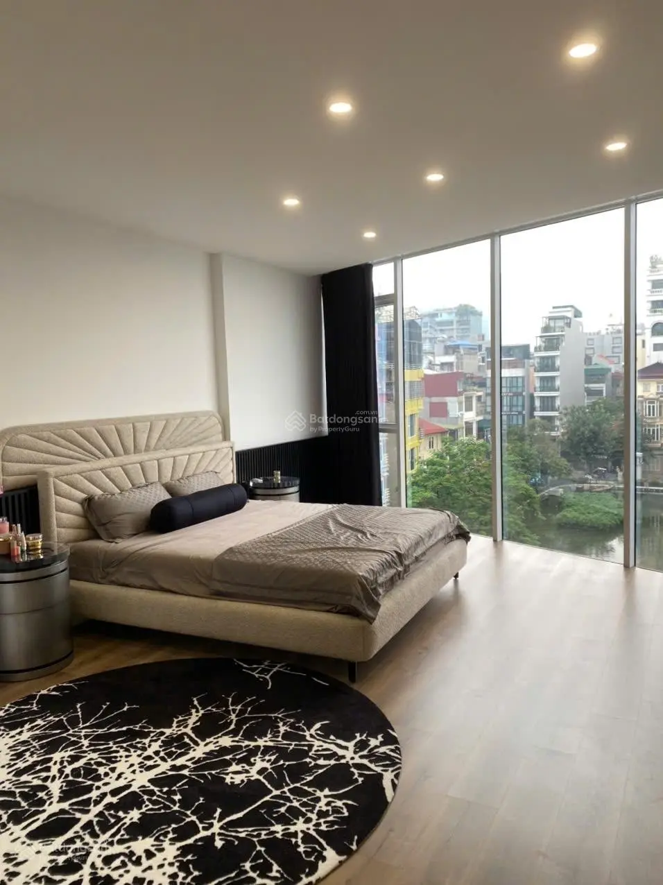 Bán nhà View Hồ trung tâm Ba Đình, thang máy, gara, kinh doanh, Đội Cấn 60m2 nhỉnh 30 tỷ.