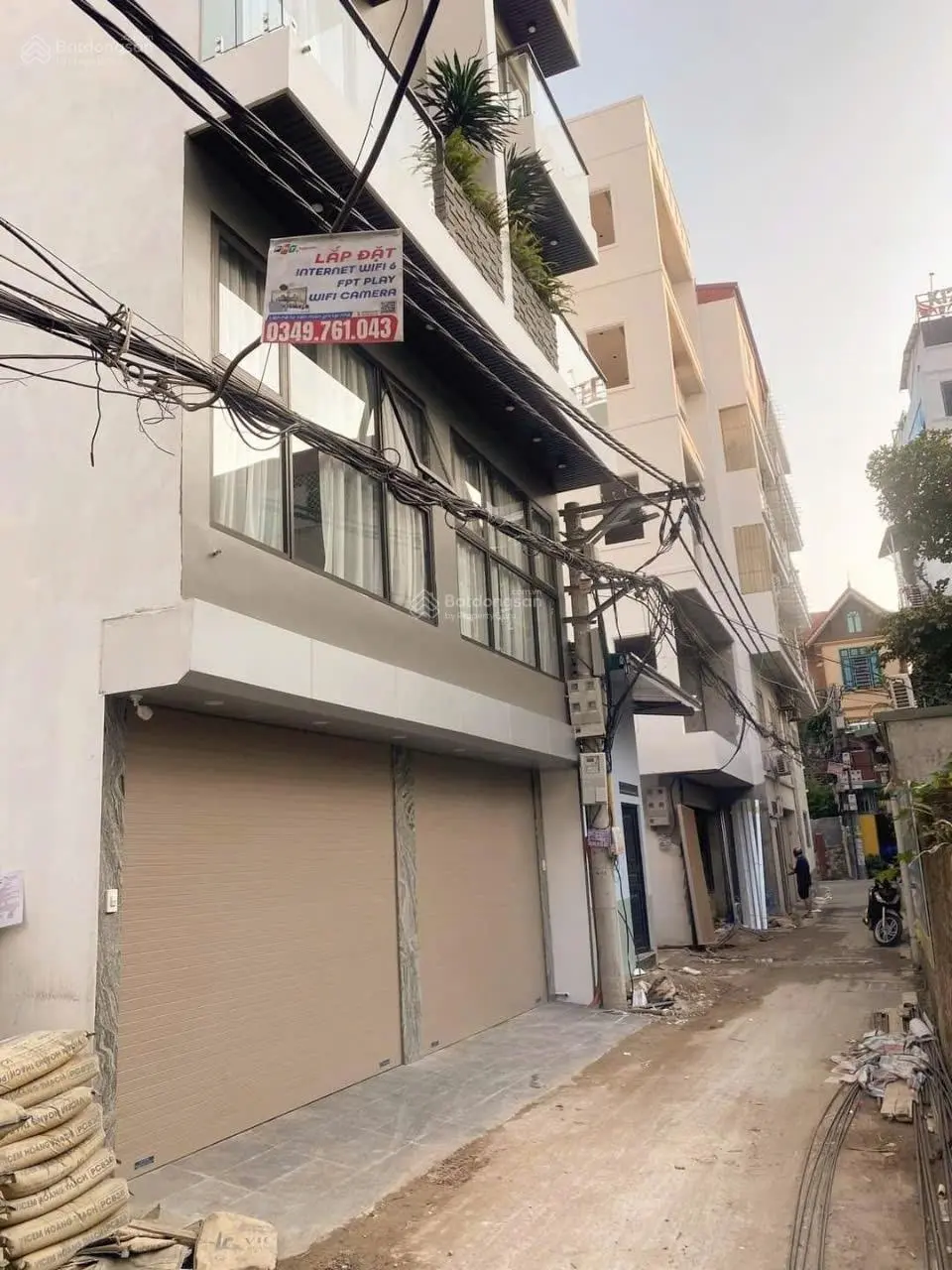 Bán nhà đàm quang trung,long biên ngõ 3m,ô tô đậu cửa dt 30mx5t giá 5,55 tỷ