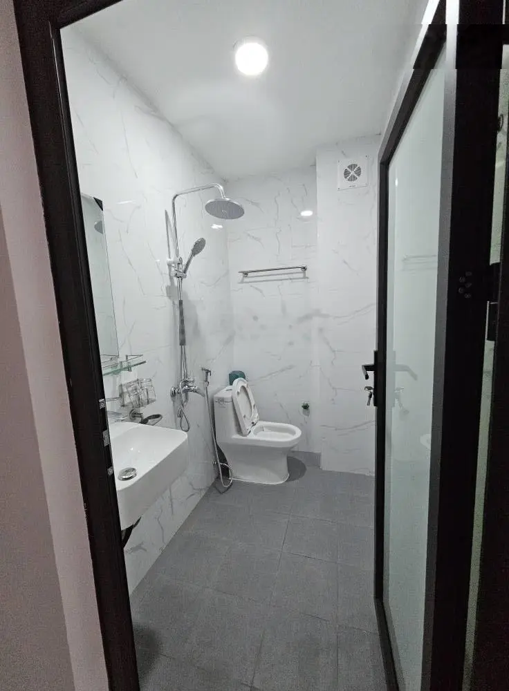 Siêu hot: Nhà mặt phố Phan Đình Giót 35m2, 3 tầng, mt 3,5m, ô tô tránh kinh doanh sầm uất 7,95 tỷ