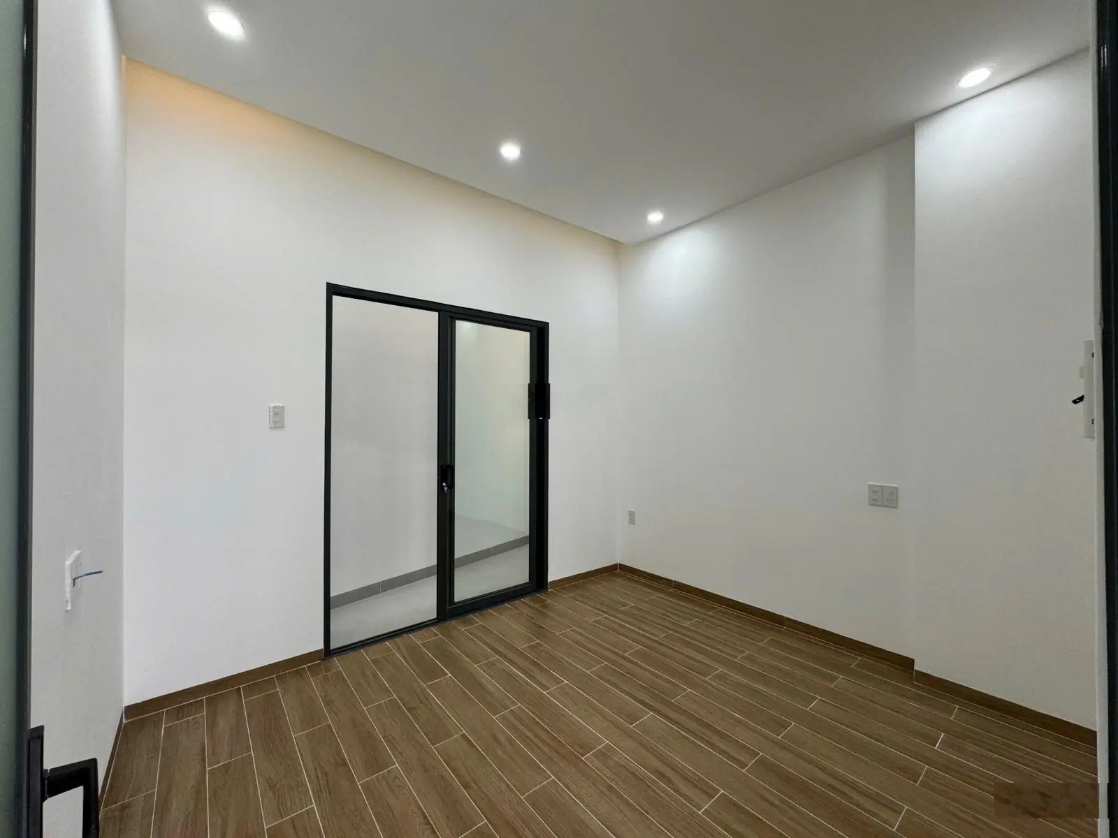 Bán nhà mới 3 tầng mặt tiền đường Hùng Vương (QL1A) thị trấn Diên Khánh, cách cây Dầu Đôi chỉ 300m