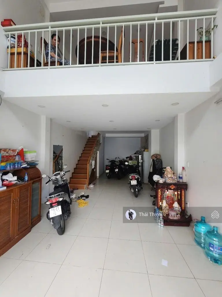 Mặt tiền đường nhựa quận 4 nhà 5 tầng 4pn chỉ 10 .x tỷ chuản pháp lý hoàn công không quy hoạch