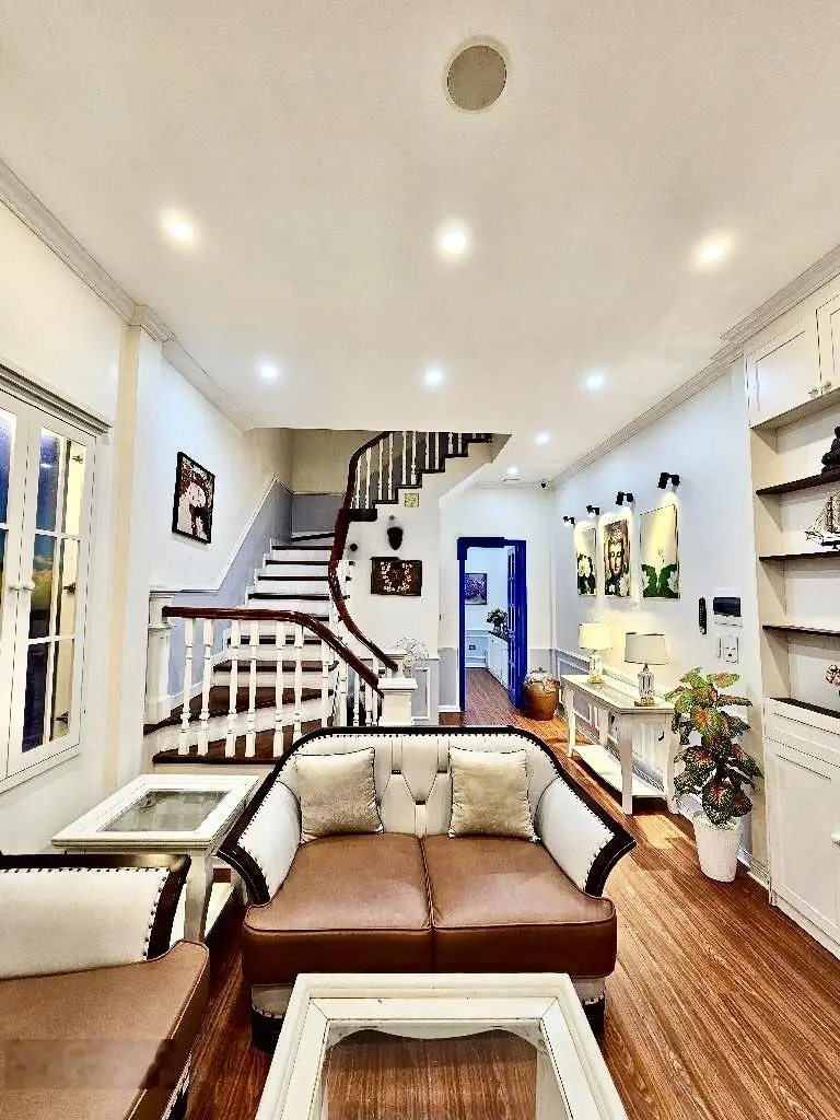 Bán gấp nhà ngõ 42 sài đồng 58m2-hơn 9 tỷ full nôi thất sang xịn-mặt ngõ oto-sát hồ sai đồng