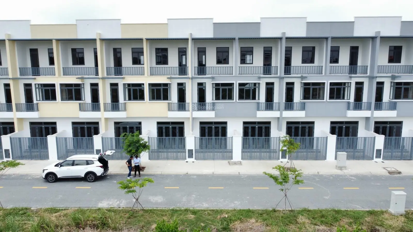 Bán căn nhà phố ngay KCN Phước Đông 65m2 1 trệt 1 lầu sổ sẵn sang tên ngay, ngân hàng cho vay 70%