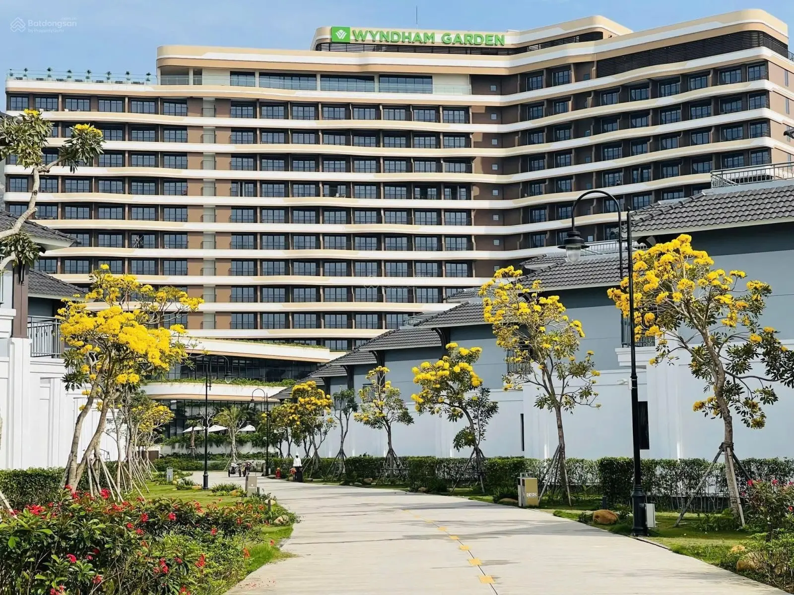 Cần bán gấp căn Shop dự án Sonasea Vân Đồn. Vị trí sát khách sạn Whydham SP1A09 - diện tích: 100m2