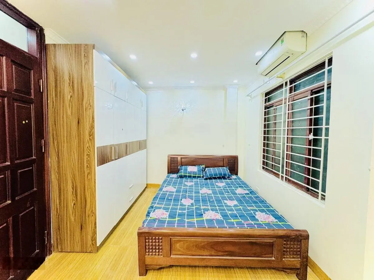 Giá tốt. Nhà đẹp đường Láng. Ngõ thông các ngả, cực gần ô tô tránh, ra phố vài bước chân. 38m2
