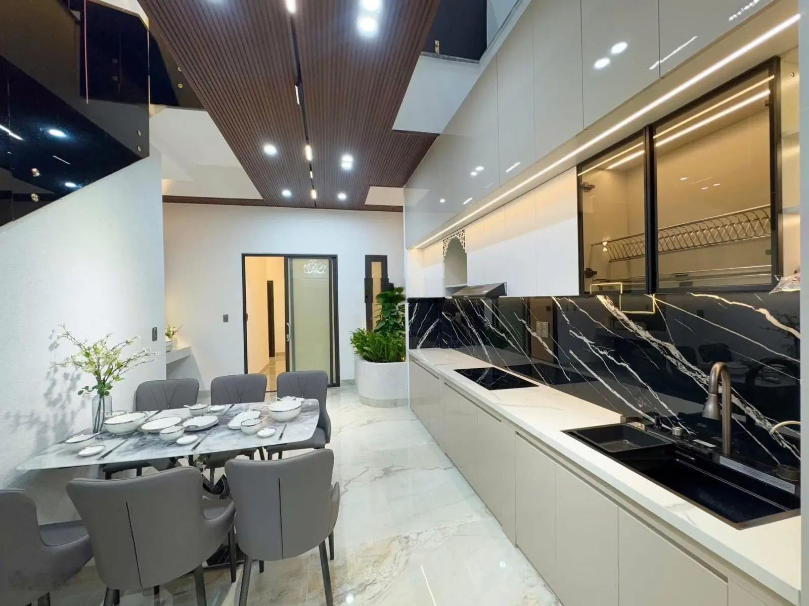 Nhà 3 tầng 3 mê full nội thất cao cấp đường 5m5 Hoà Minh 22