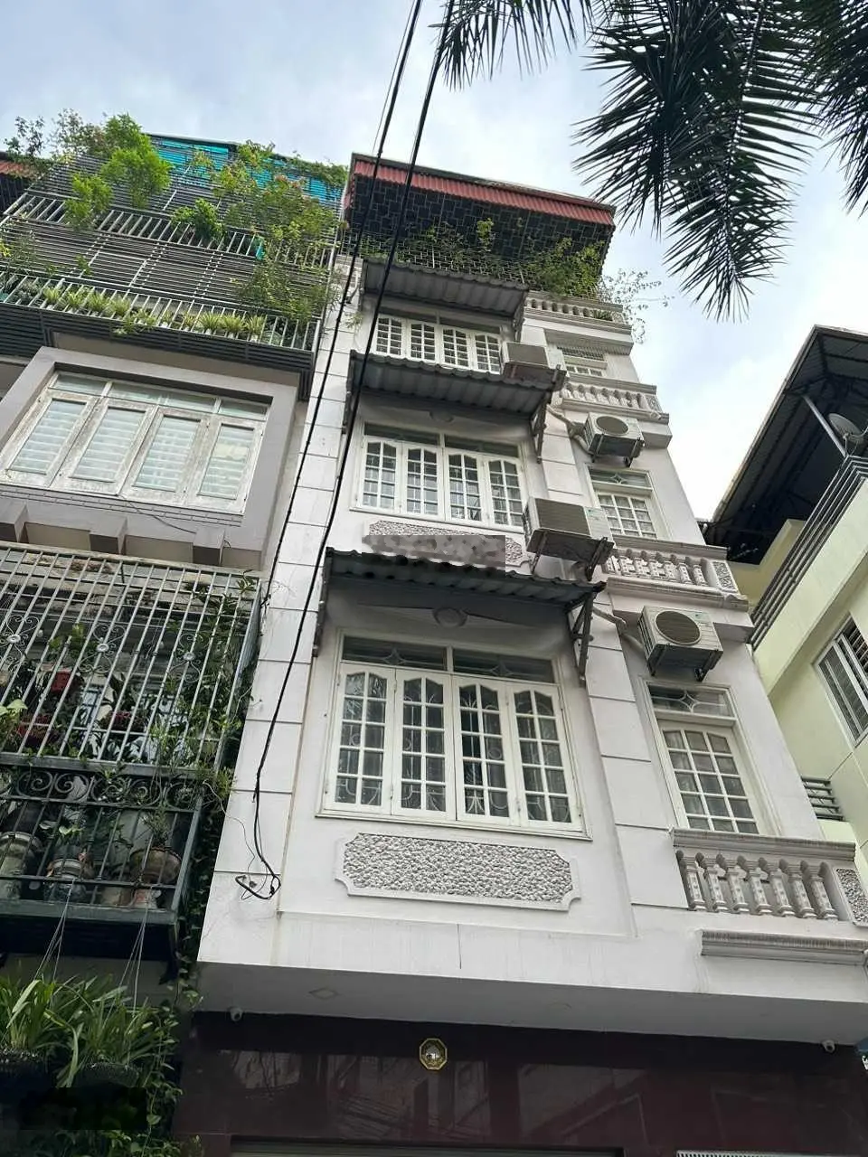 Bán nhà phố VIP Nguyên Hồng vỉa hè ôtô tránh kinh doanh 55m2 5 tầng mặt tiền 5m - 22 tỷ 0394 743 ***