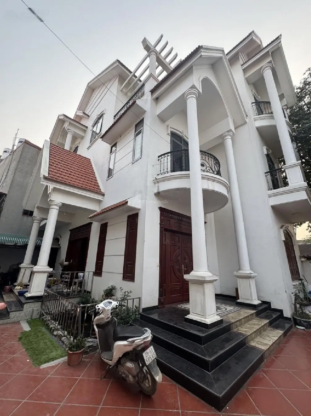 Nhà biệt thự Mạch Tràng - Cổ Loa siêu đẹp thiết kế tân cổ điển kiến trúc Pháp, 300m2