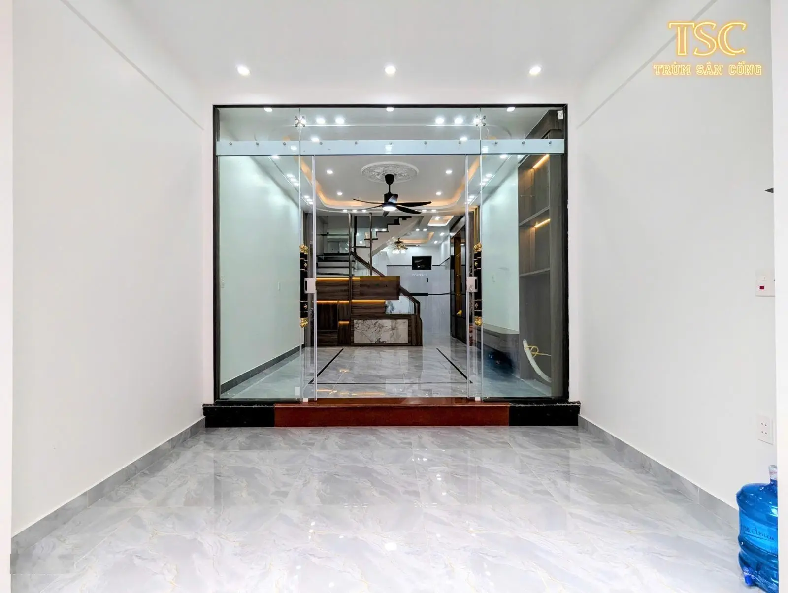 - Nhà xây mới,mặt ngõ, chỉ sau nhà mặt đường tuyến 2 Trần Nguyên Hãn -66m2 x 4 tầng