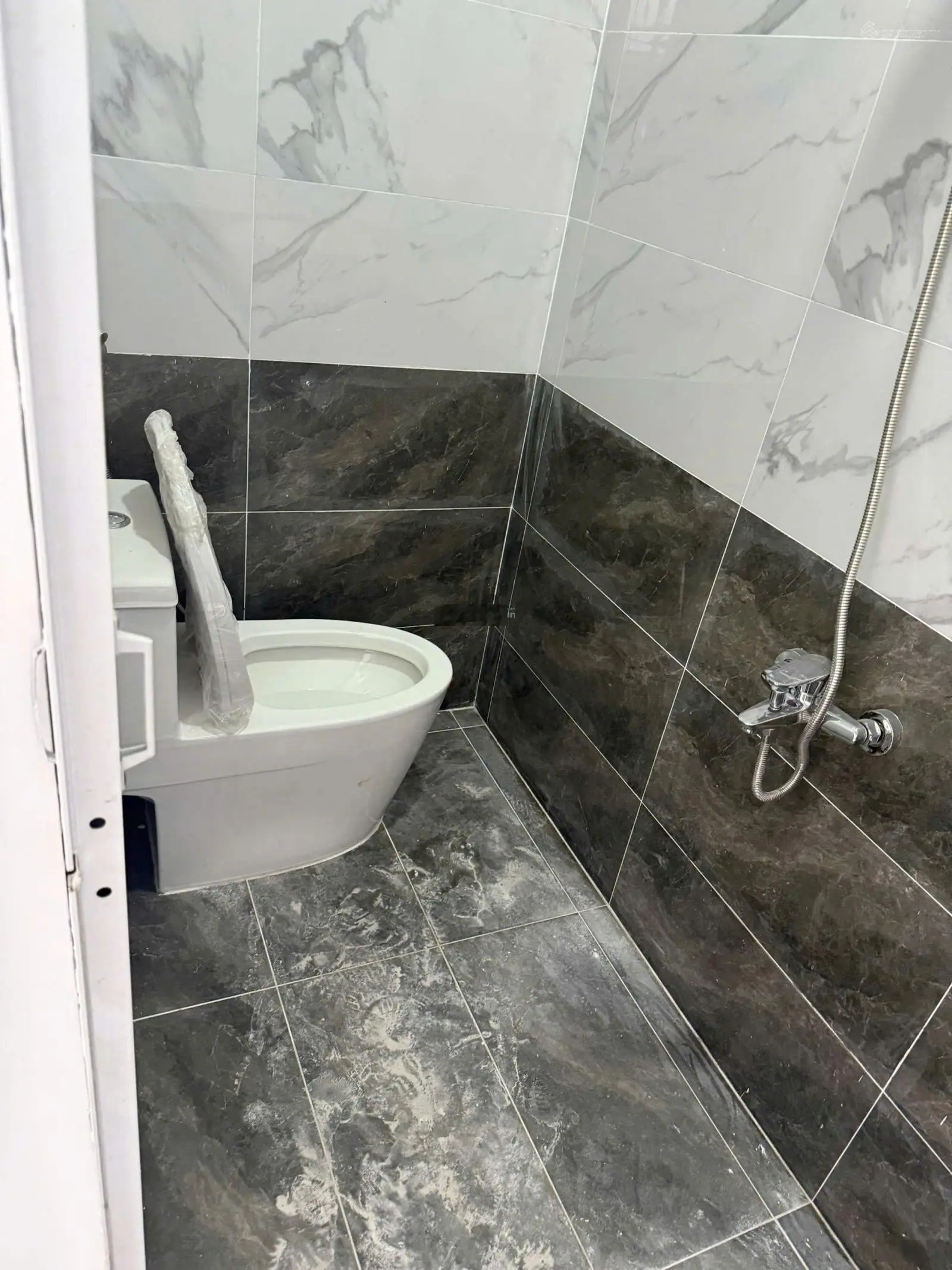 Trệt lầu góc 2 mặt tiền Man Thiện, Quận 9. Diện tích sử dụng 80m2