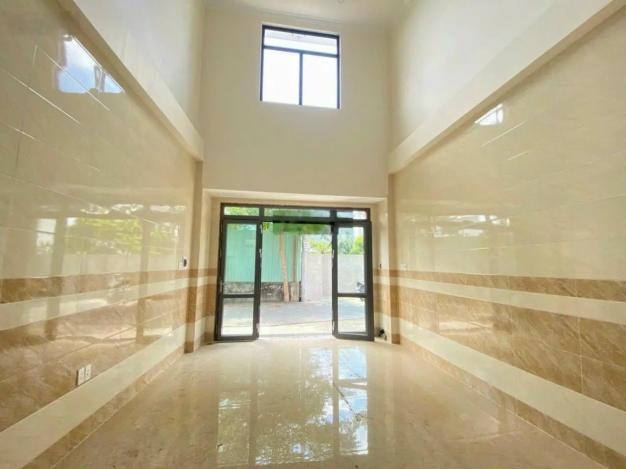 Nhà mới 4 tầng, DT 60m2, ven sông Sài Gòn, đường xe hơi 9m, gần Vạn Phúc, giá chỉ 7 tỷ