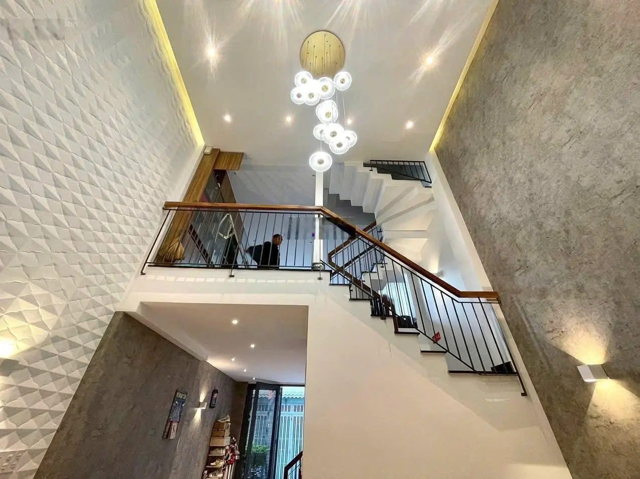 Kẹt tiền bán gấp nhà đường Tân Vĩnh. Phường 4. Quận 4. Giá siêu hiếm 3 tỷ 190. Gọi ngay 0904430105