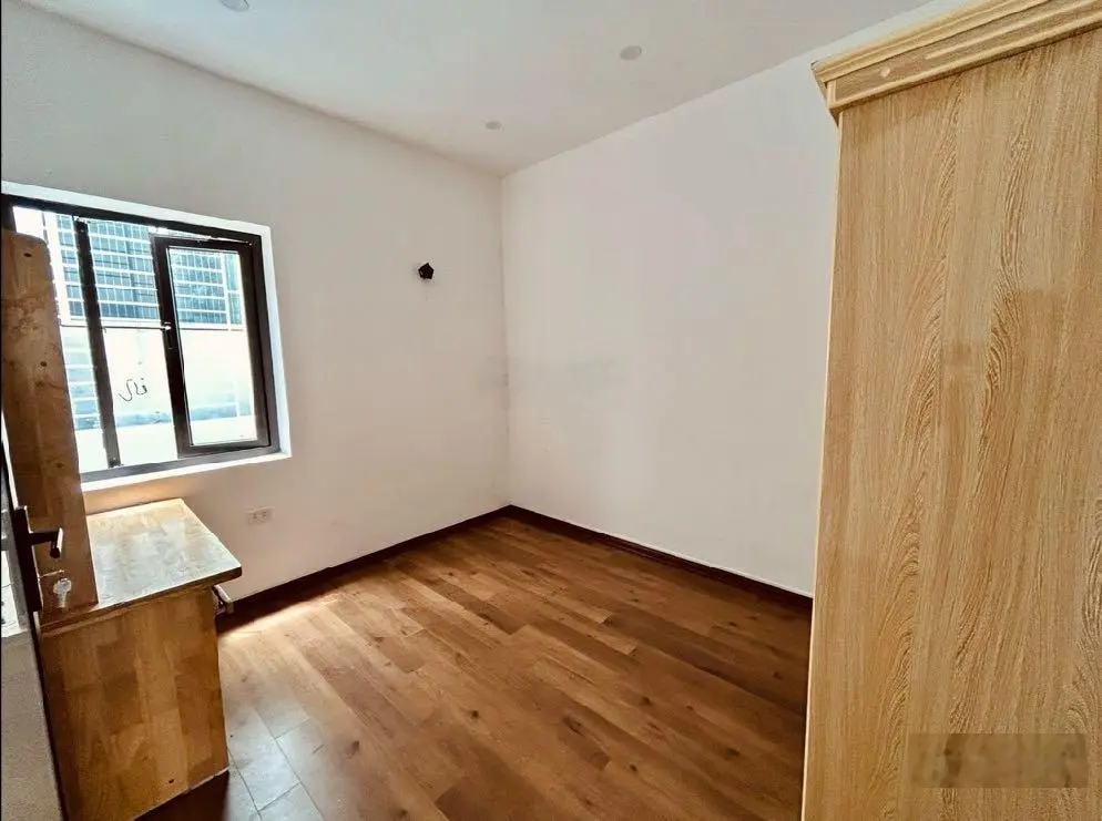 Tổ4 TT thị trấn Đông Anh ngay cạnh chợ trung tâm nhà đẹp 75m2 6tầng MT 5m KD sầm uất nhiều tiện ích