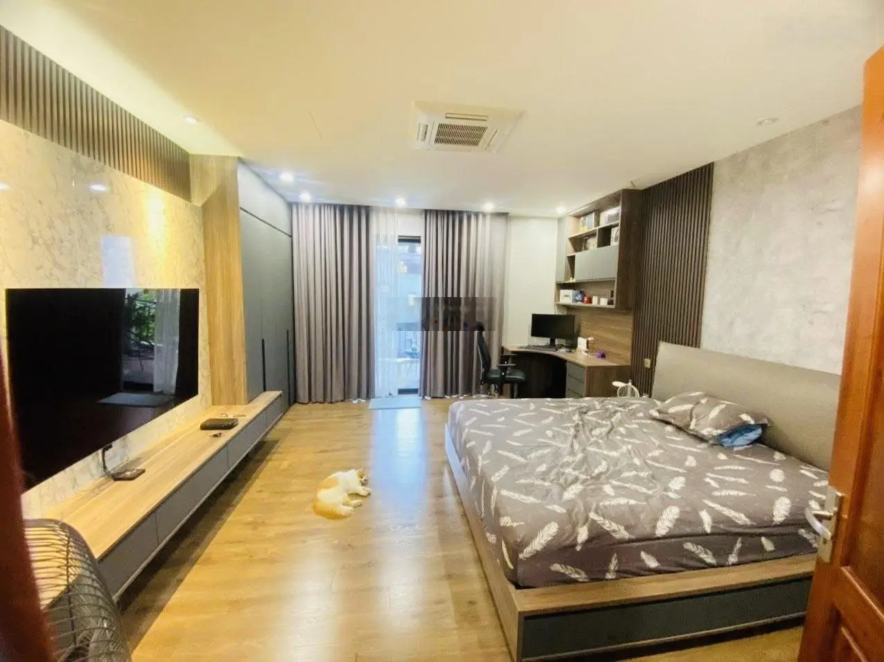 Bán Liền Kề sân vườn tại FaFim 19 Nguyễn Trãi - HN 95m2 -5 tầng, Mt: 5,5M ở hay KD đều hợp 36,5 tỷ