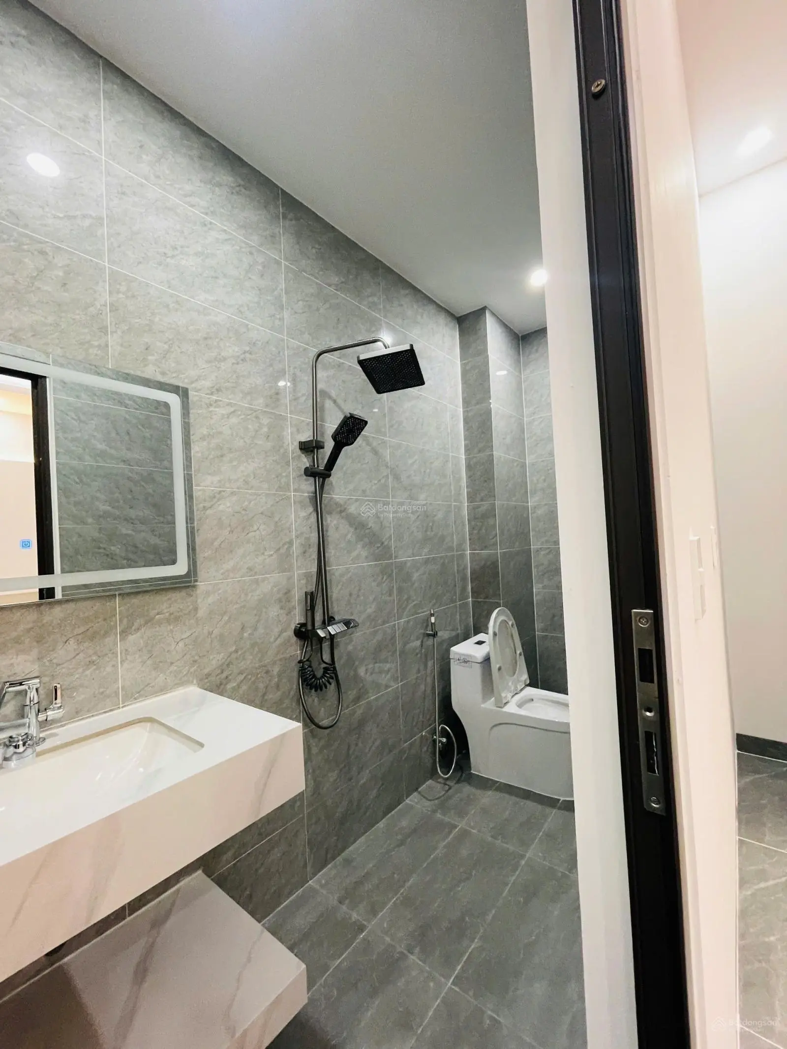 3 tỷ 8 bán nhà 1 trệt 2 lầu gần trường cấp 3 Lý Thái Tổ 300m, P. An Phú, TP. Thuận An