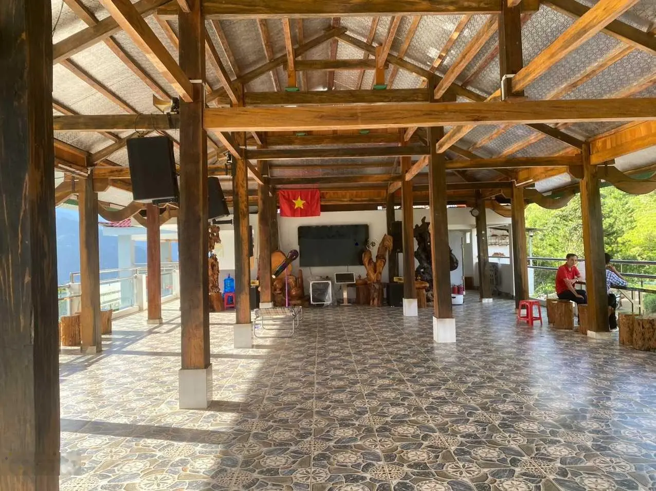 Bán 1500m2 đất TT Trạm Tấu, Yên Bái, view ruộng bậc thang và suối khoáng nóng, sẵn nhà sàn 5 gian
