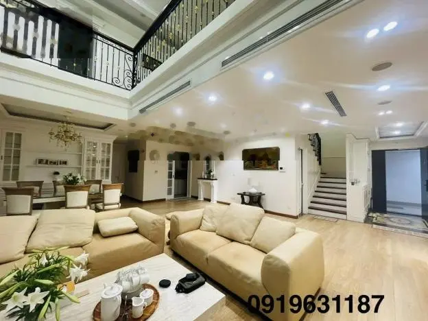 Cho thuê căn duplex Mandarin Hoàng Minh Giám, DT 266m2, 4PN, nội thất đẹp - LH 0987391311