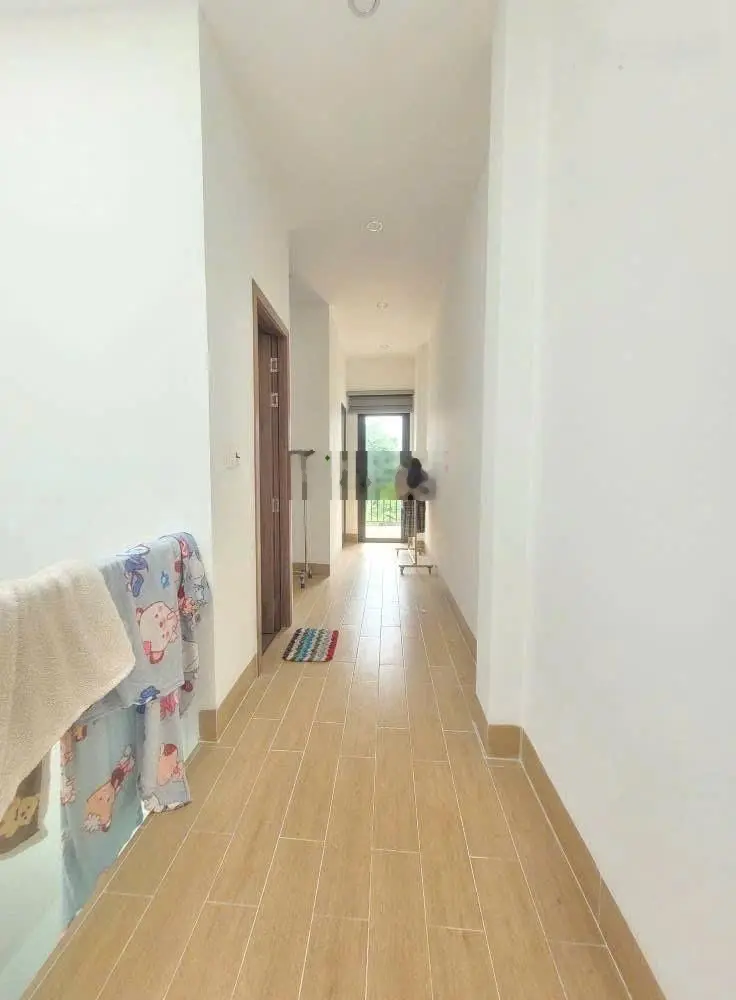 Nhà 1 trệt 2 lầu P Long Thạnh Mỹ đối diện Vinhomes rẻ đẹp, xách vali vào ở ngay