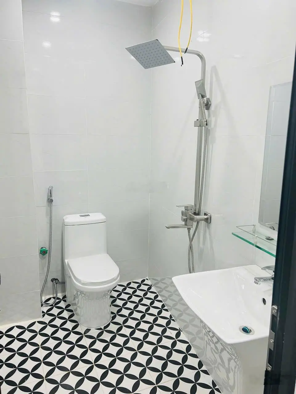 Gấp! Lì xì đầu năm! Giảm 200tr - Cần bán gấp nhà 4 tầng ngõ rộng, ô tô vào tận nơi - giá chỉ 2,6xtỷ