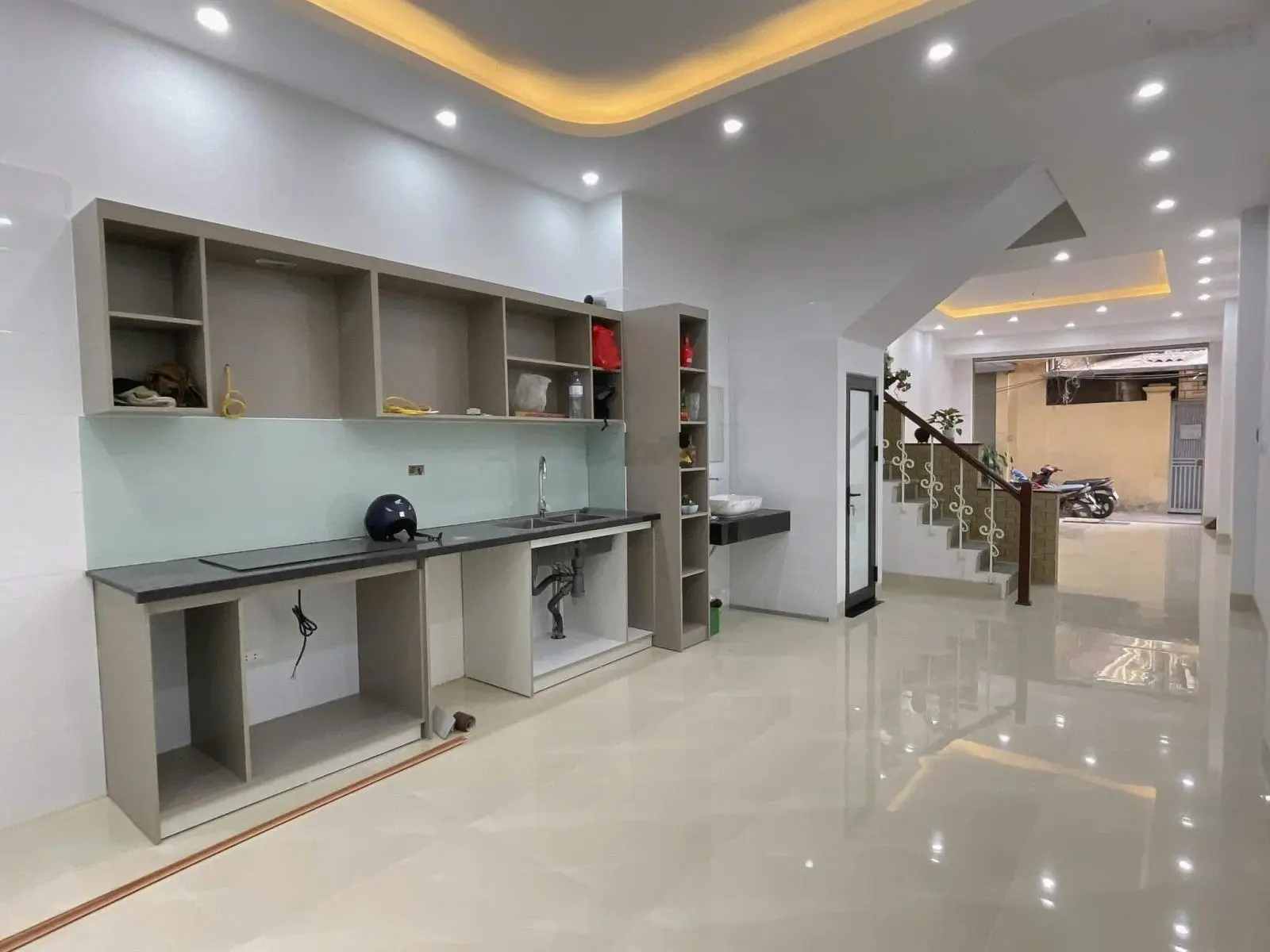 Nhà mặt ngõ kinh doanh phố Trần Duy Hưng, Cầu Giấy. DT 60 m2, 5T, mặt tiền 4,2m. SĐCC, giá 15,6 tỷ