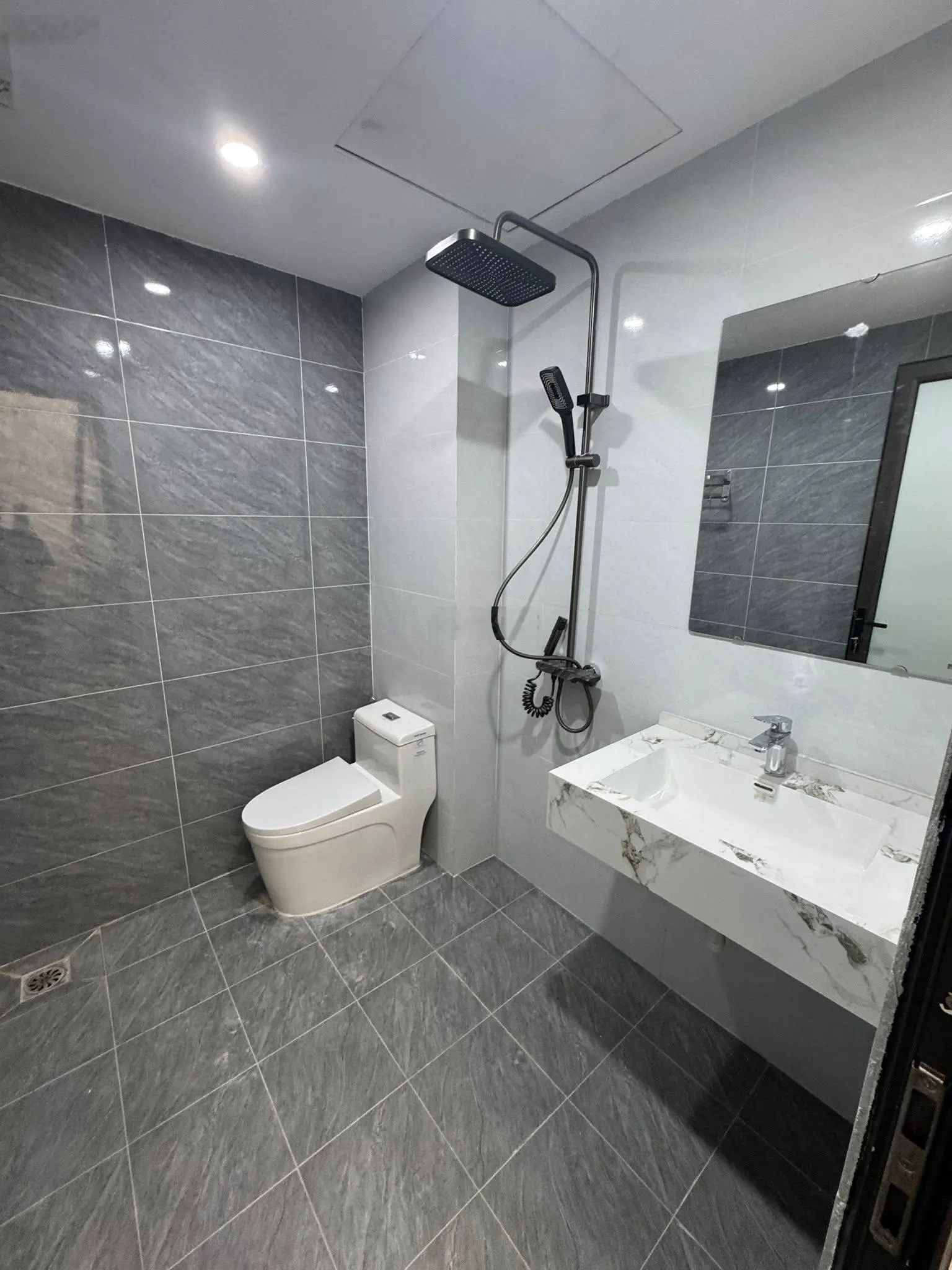 Bán nhà 4Tx45m2 chỉ 3.4 tỷ. Ô tô đỗ gần chợ, trường học. Giáp QL6, cầu Mai Lĩnh mở rộng. 0966929600