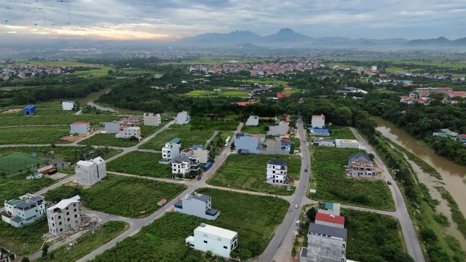 Cần bán lô đất mặt đường 35 KĐT Chi Đông, giá chỉ 3x tr/m2
