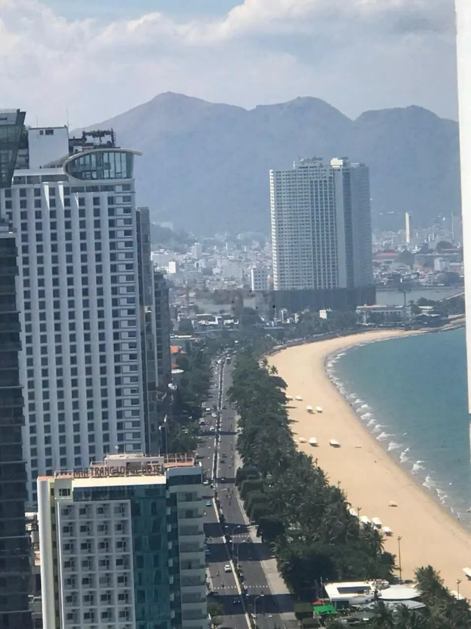 Bán 1 căn đẹp duy nhất to nhất 2 PN 2 WC có ban công, view xéo biển, nhìn toàn thành phố Nha Trang