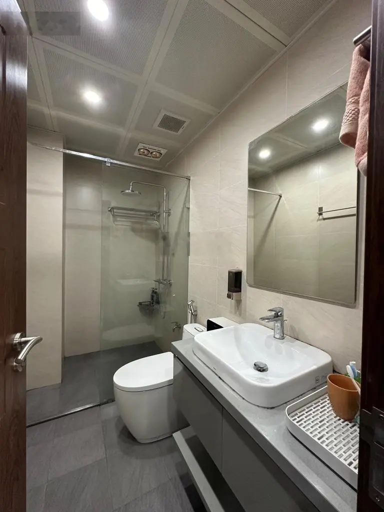 Hiếm, Bán Nhà Võng Thị, View Hồ Tây - Ngõ Thông - Ô Tô - Thang Máy - KD Đỉnh, 55.6M2, Giá 20,5tỷ