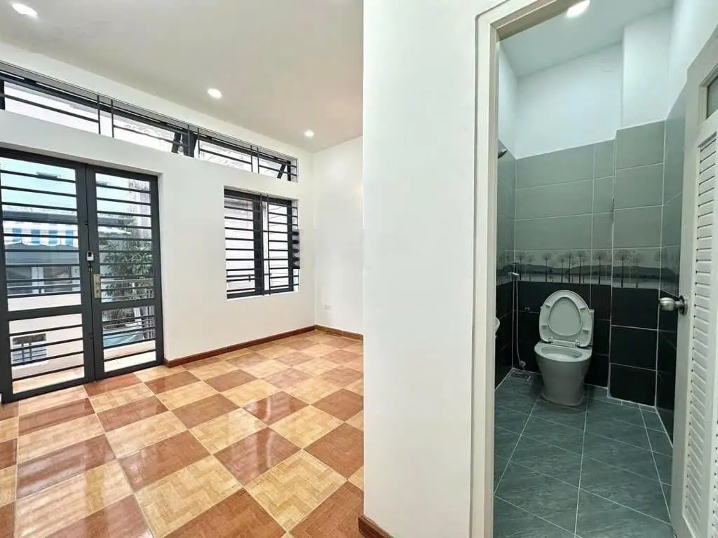 Bán nhà 3 tầng DT: 4x12,5m, TC 50m2 Trần Quang Diệu, Quận 3- khu vực buôn bán thời trang-giá 8,8 tỷ