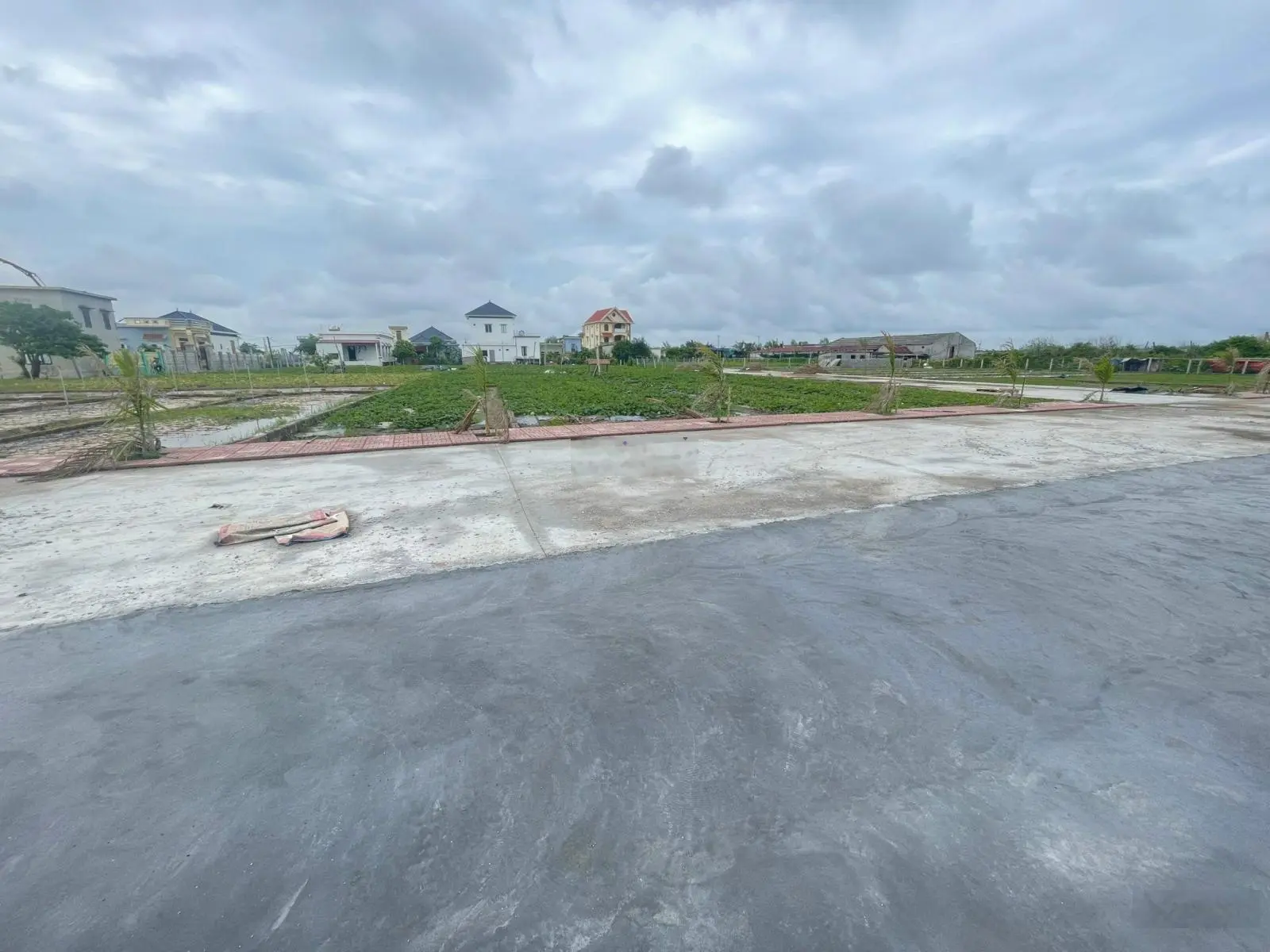chị gái cần bán mảnh đất sát ĐÔ THỊ BIỂN nghỉ dưỡng để mua trung cư diện tích 85m2 mặt tiền hơn 5m