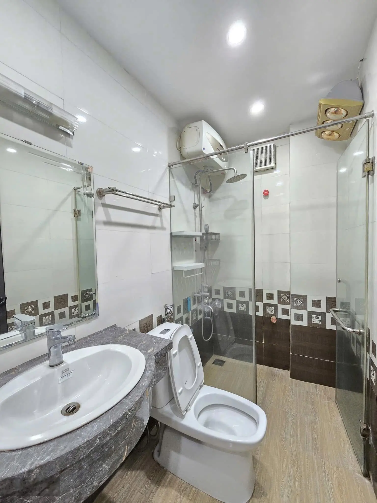 Bán nhà dân xây Ngô Gia Tự, Long Biên 50m2 x 4 tầng, nội thất mới, ở sướng.