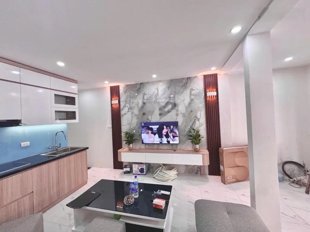 Cần Bán Căn Hộ Tập Thế Tầng 1 Mai Dịch-Đối Diện ĐH Thương Mại .3 Ngủ .2 Wc .Ô Tô Đỗ Cưa .Giá 3,9 Tỷ