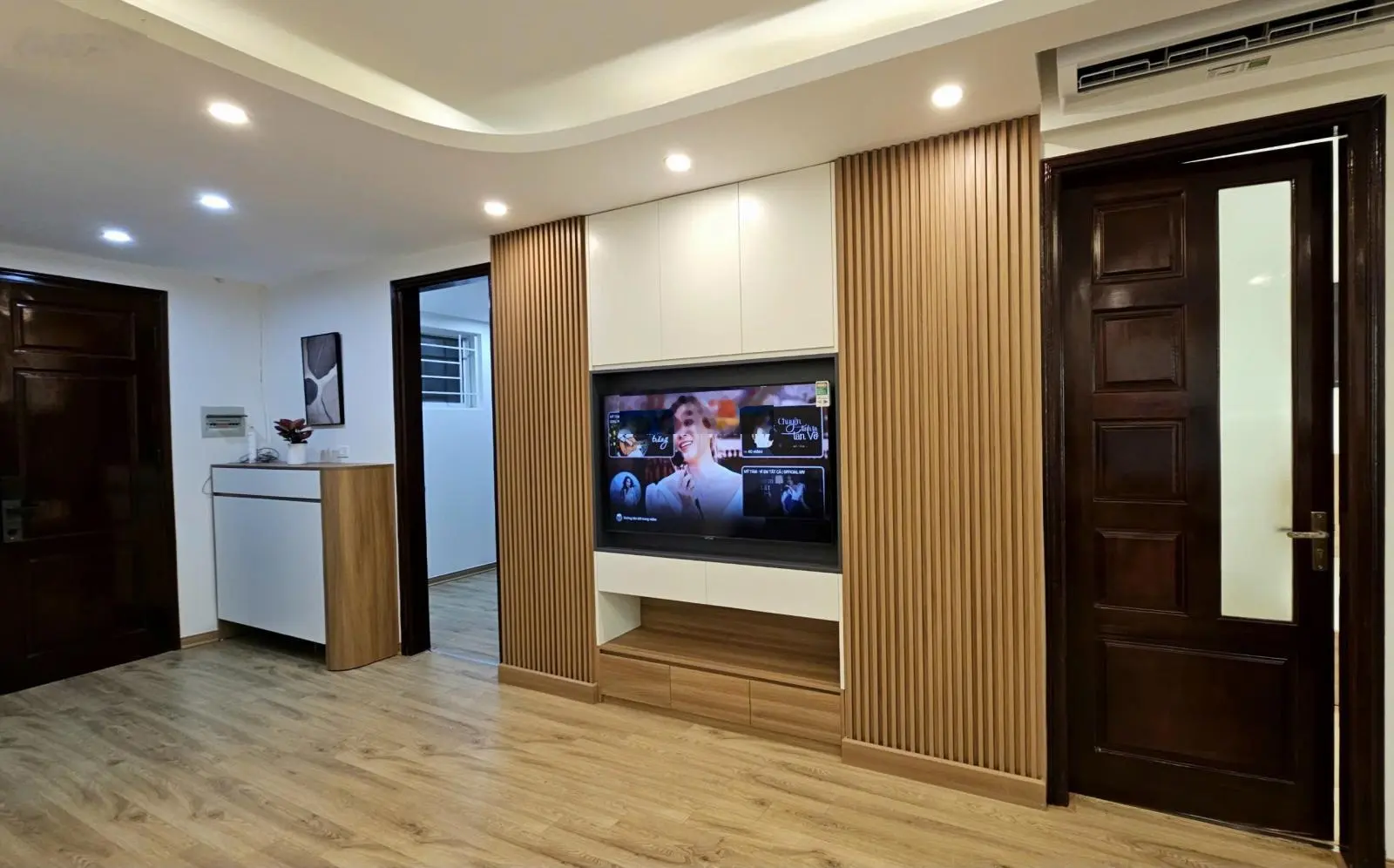 Chính chủ gửi bán căn hộ 2 phòng ngủ chung cư C5, full nội thất. LH: 0357 536 ***