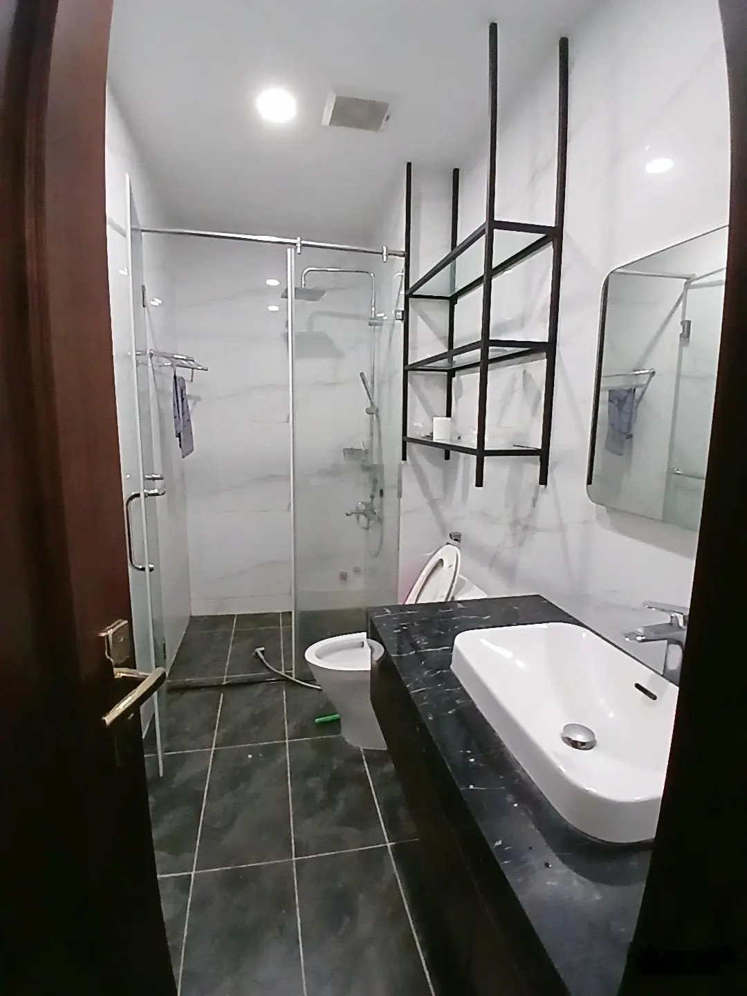 Bán nhà mặt tiền 4 tầng - 110m2 (5 x 22)m - giá chỉ 15,9 tỷ bớt lộc - mua về ở ngay vip