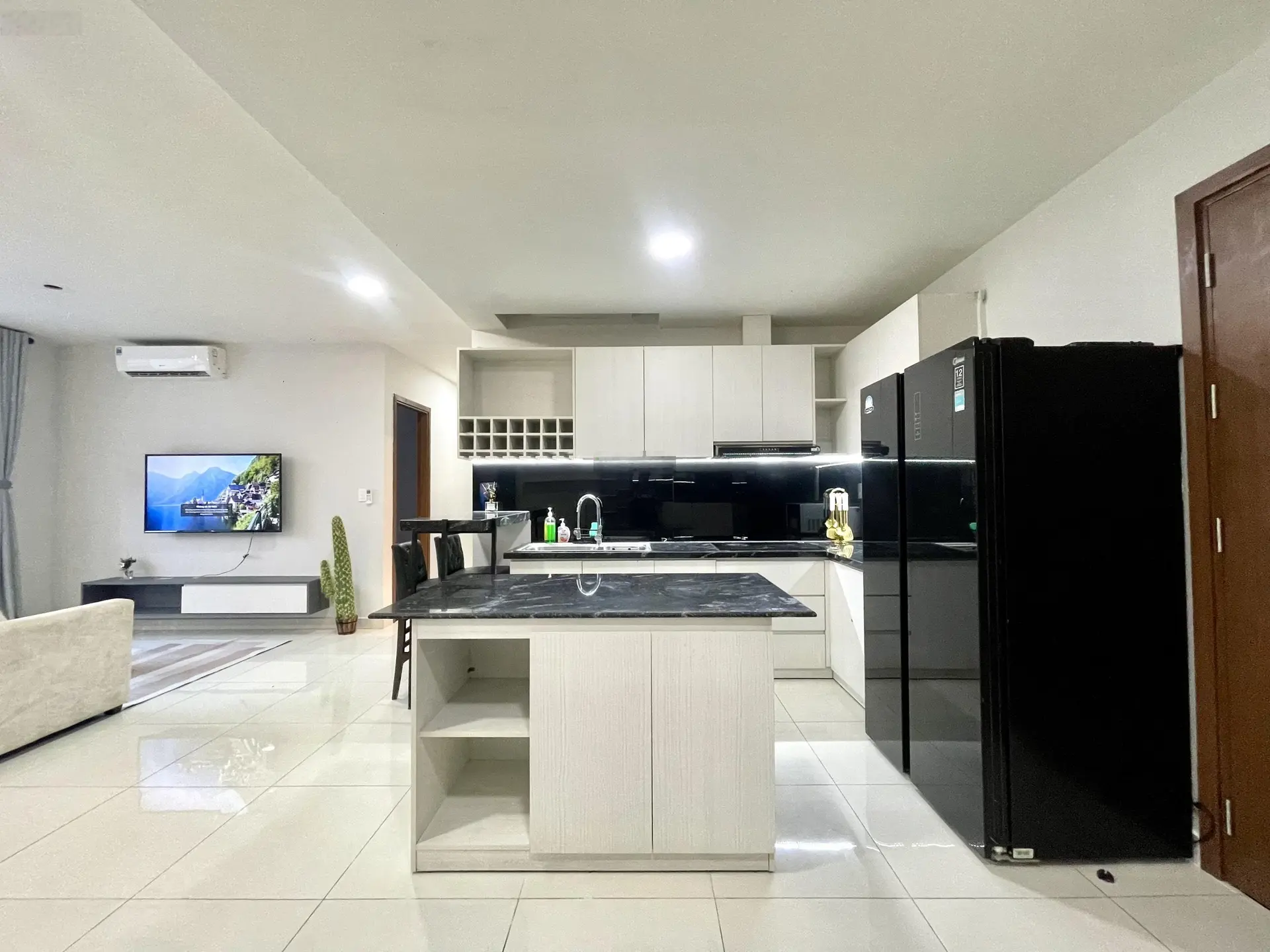 Cần bán căn hộ Grand Riverside 3PN giá 5.5 tỷ bao thuế DT: 104m2, đường Bến Vân Đồn, Q4 view Q1