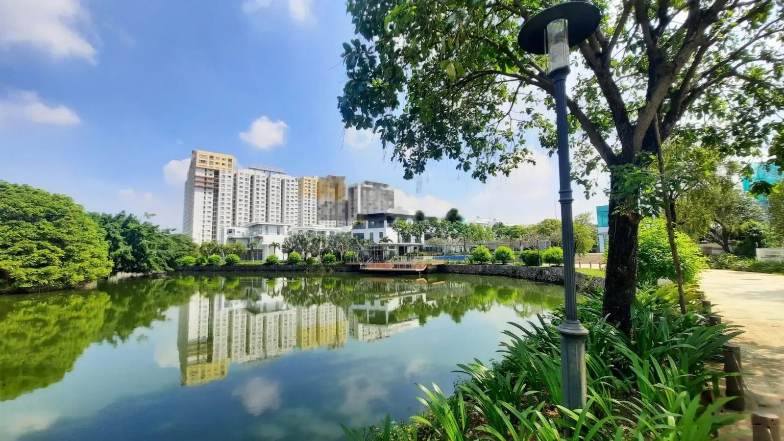 Bán Biệt Thự Lucasta Khang Điền - đường 20m - sổ hồng