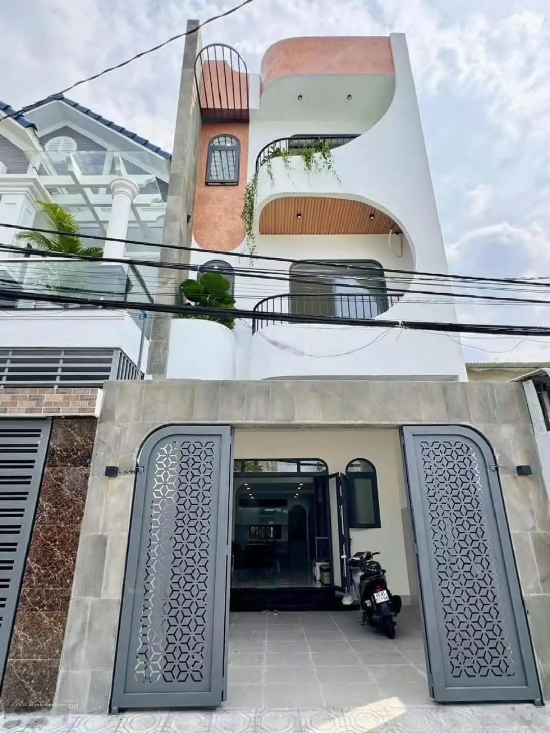 Chủ nhà cần bán gấp căn Phan Xích Long, P2, Phú Nhuận, giá 3tỷ990 DT 82,5m2, HĐ thuê 20tr/th