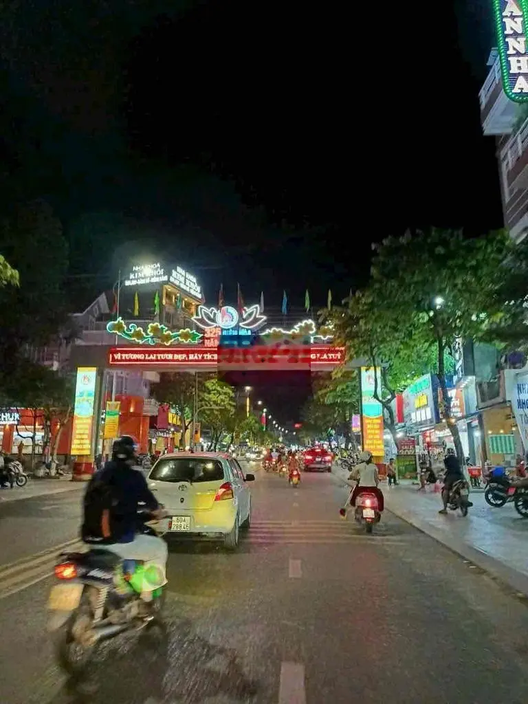 Nhà mặt tiền đường 30/4 p. Trung Dũng ngay công viên Biên Hùng cực víp