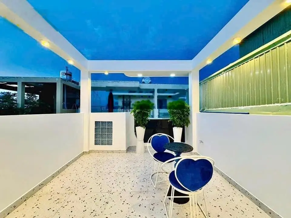 Giá 6 tỷ 750. nhà vip lý quang phức, q1. hẻm oto. nhà mới keng vào ở liền. lh: 0347.153.456