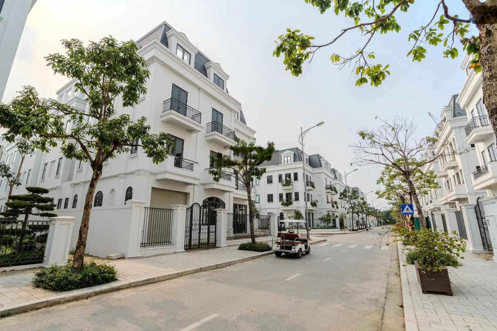 Em Huy cần bán gấp lô biệt thự sát góc P01 diện tích 169m2 3 tầng 1 tum cực đẹp ở Solasta Mansion