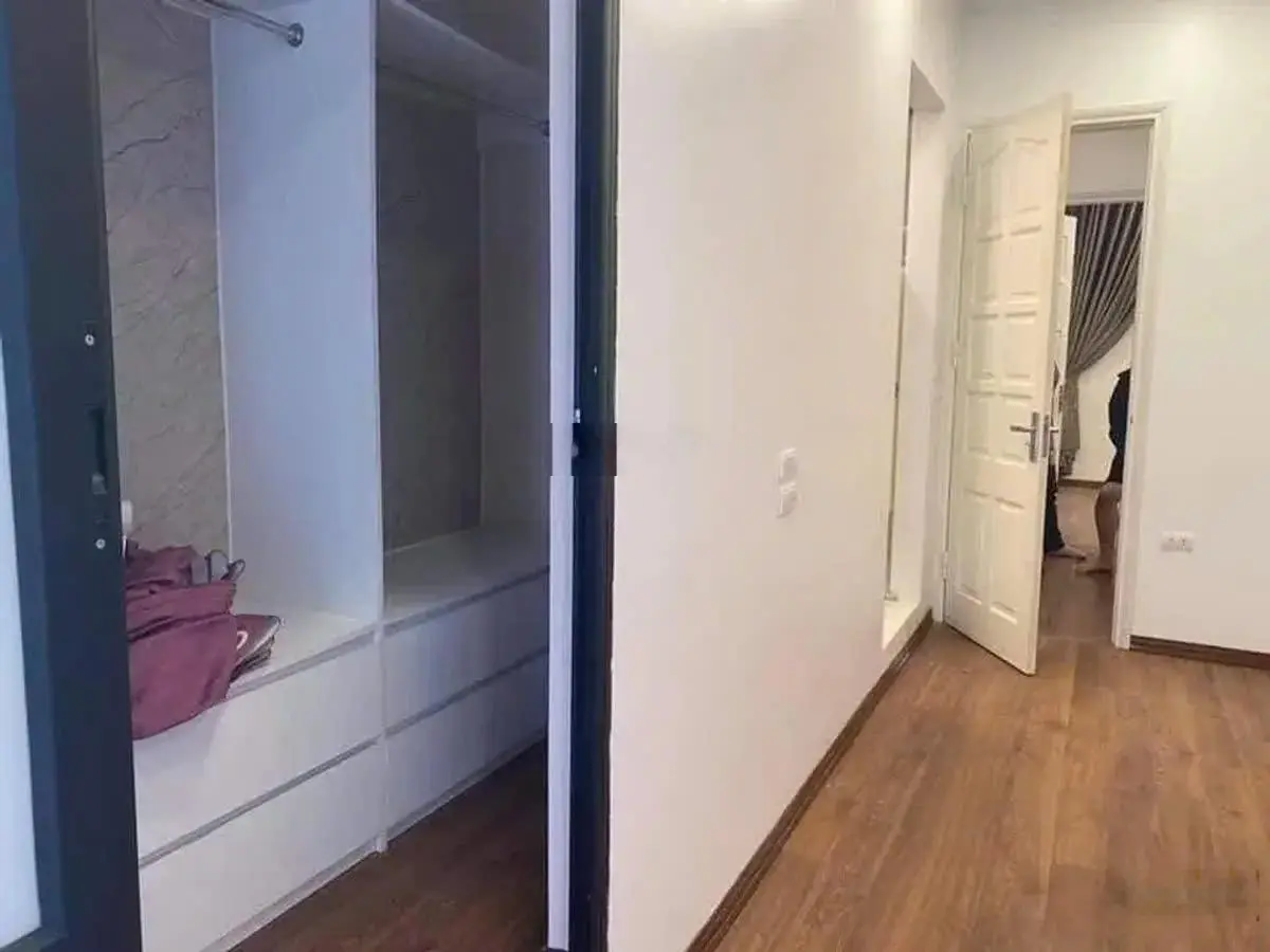 Bán nhà Âu Cơ, Tây Hồ. Một nhà ra phố - nhà mới đẹp 46m2 5 tầng - gần hồ tây phố đi bộ - giá 9.5tỷ