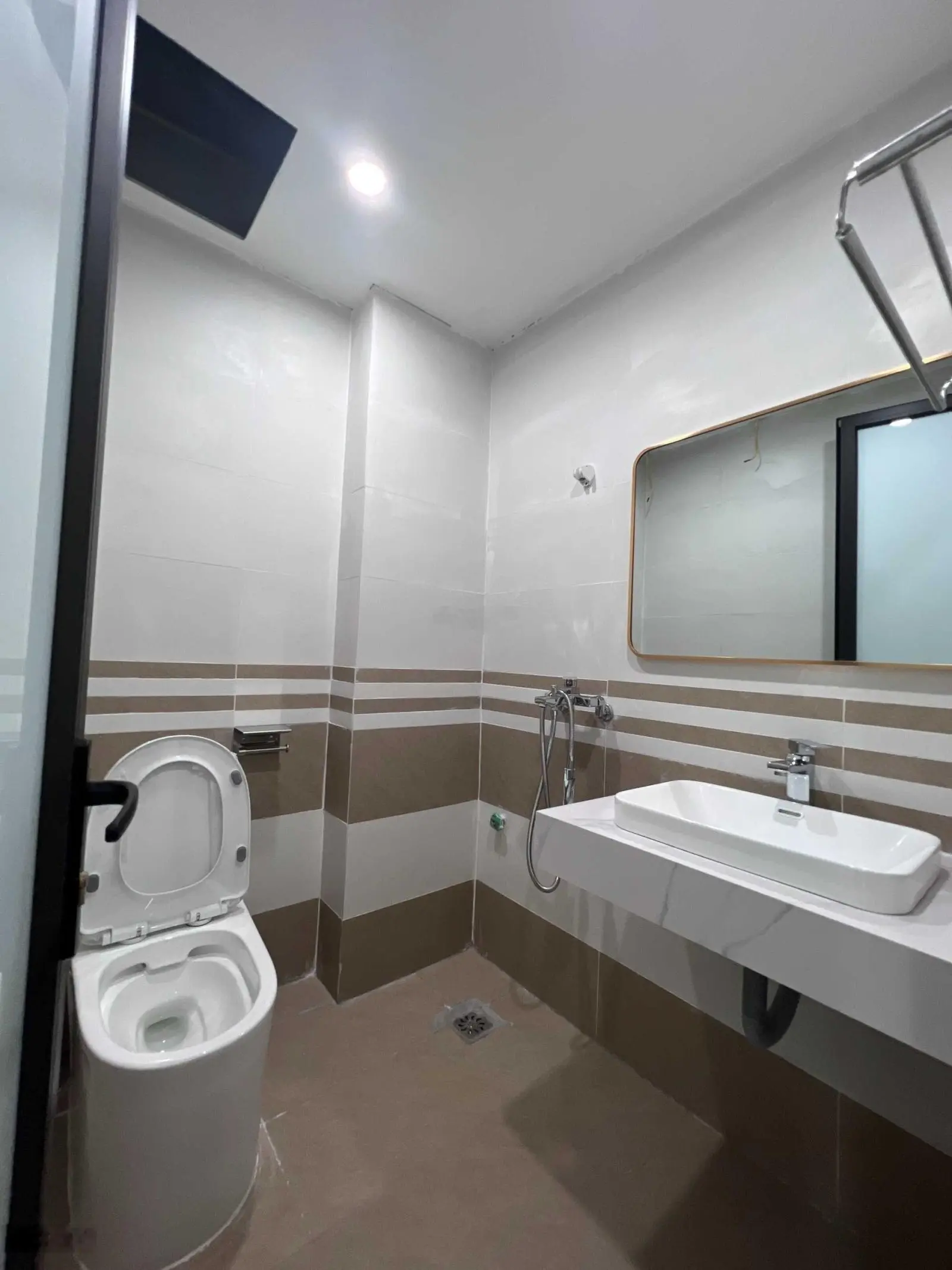 Giá thật nhà thật chỉ 1tỷ83 có ngay nhà mới 3 tầng hiện đại - ngõ thông ôtô đỗ - cách Yên Nghĩa 2Km